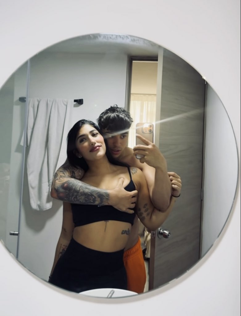 Mia tweet media