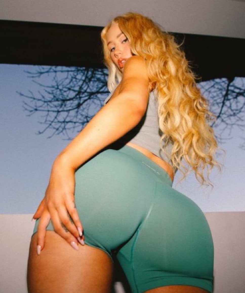hottiescrave's tweet photo. IGGY AZALEA 📸 https://t.co/IW9jeqRzAy