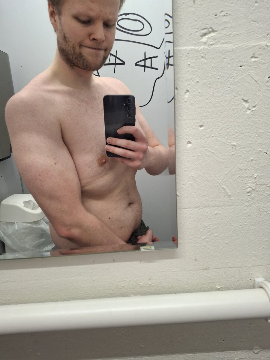 MysticalWoof's tweet photo. I have about 1 year before i need to submit a dtd for my suit. Starting a workout journey again, wish me luck! I will update on the way 💪 https://t.co/ufa2X6pdqp