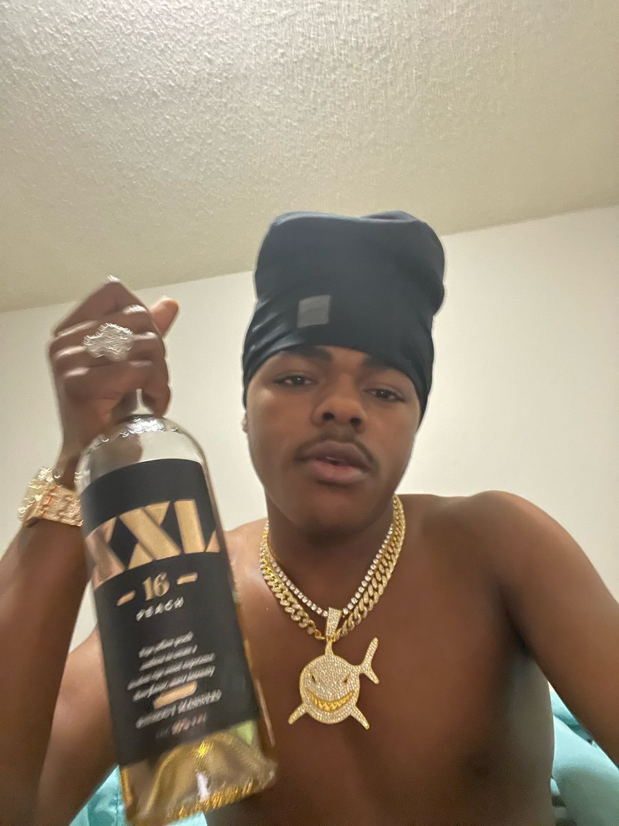 BankboyofficalP's tweet photo. Fuck the small talk I want nun but bad shit in my view 😍🫶🏻 getting money is a hobby and a habit  🥴 I’m in my own lane chasing money n dreams 🫨 #imnotGay #memphisFreaks #realSpill #scorpio https://t.co/orE5r0yRVM
