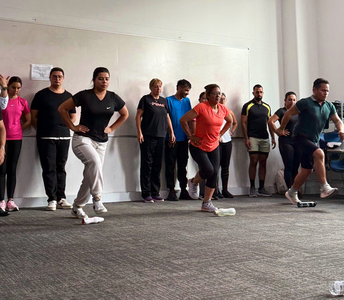 SecFPublicaCund's tweet photo. El ritmo, la alegría y el talento se toman nuestro programa de danzas 🎶💃
A esta hora, nuestros funcionarios disfrutan de un espacio lleno de movimiento, integración y bienestar, fortaleciendo cuerpo y mente a través de la música y el baile. ✨🕺
#Danzas #BienestarLaboral https://t.co/rBNNFHATZ6