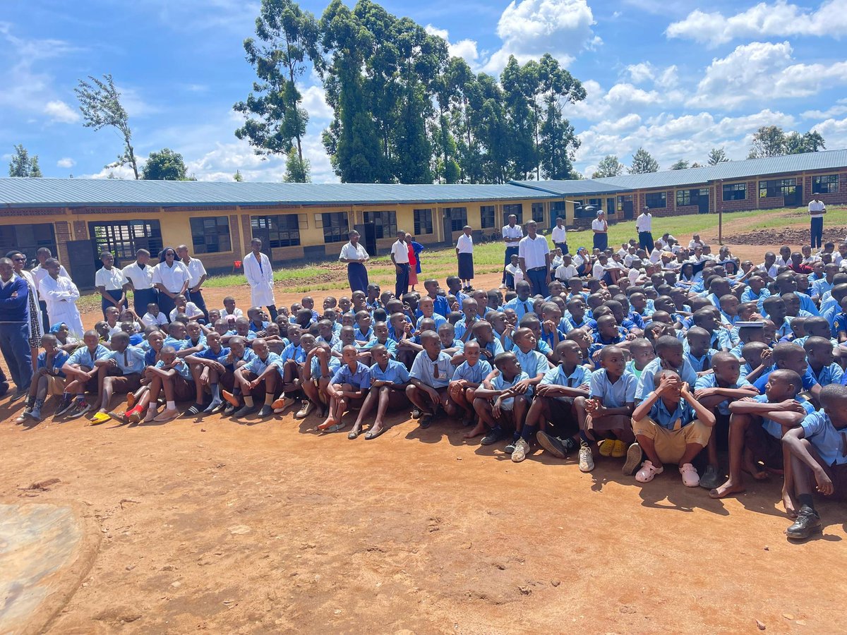NMSAR_Rwanda's tweet photo. #ShieldProject | #NMSAR in collaboration with @RNMU1 conducted awareness campaign on #SRHR, #GBV, and unintended pregnancies at GS Musha School in #Rwamagana.
The school reaffirmed its commitment to ending teenage pregnancies.
#Rwanda #EndGBV #IChooseProtectionForLife https://t.co/OPhB2kN1c0