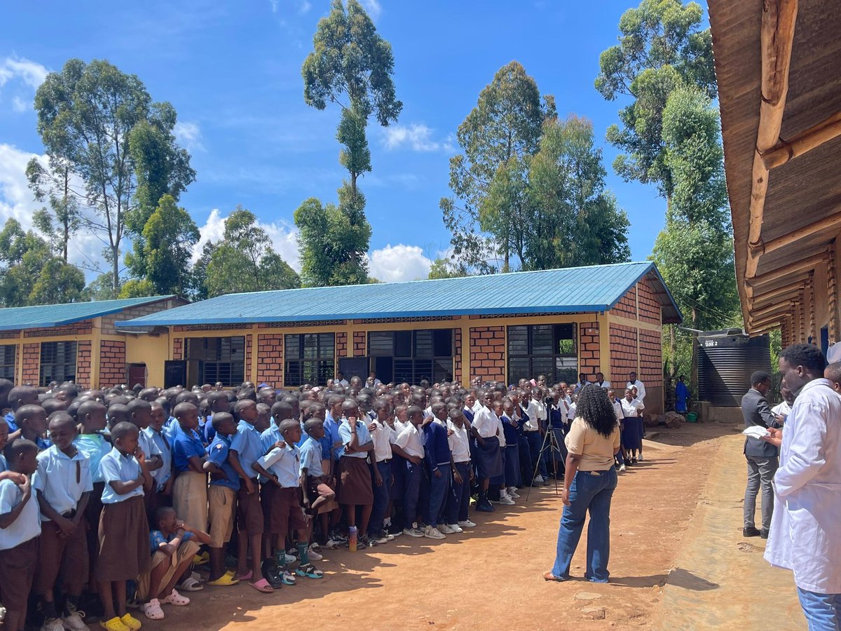 NMSAR_Rwanda's tweet photo. #ShieldProject | #NMSAR in collaboration with @RNMU1 conducted awareness campaign on #SRHR, #GBV, and unintended pregnancies at GS Musha School in #Rwamagana.
The school reaffirmed its commitment to ending teenage pregnancies.
#Rwanda #EndGBV #IChooseProtectionForLife https://t.co/OPhB2kN1c0