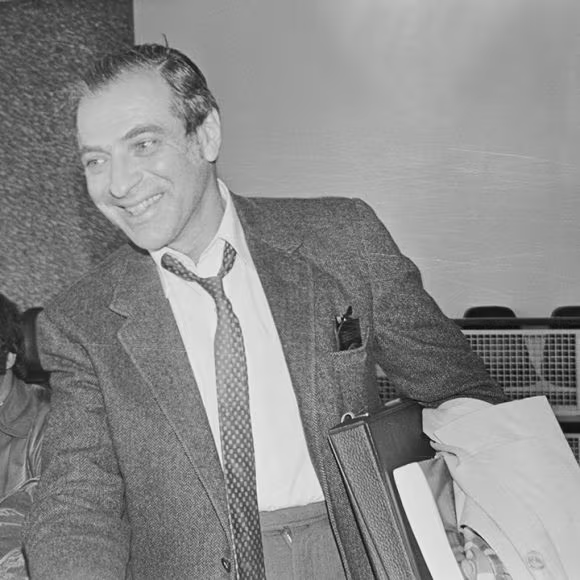 Teorema de la Imposibilidad de Arrow

En las aulas silenciosas de la Universidad de Stanford a principios de los años 50, un joven economista llamado Kenneth Arrow, recién doctorado y con la sombra de la Segunda Guerra Mundial aún fresca, se enfrentaba a una pregunta que parecía