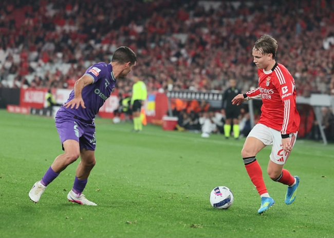 PortuGoal1's tweet photo. Benfica 2-2 Braga: Eagles see Champions League spot slip away at the Luz. Report &amp; highlights https://t.co/lOM6NKnV2X https://t.co/h5T1lQHoKv