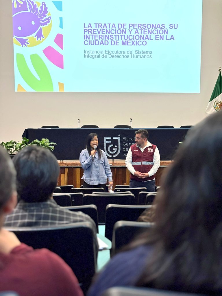 PDHCDMX's tweet photo. En el marco de las acciones de preparación rumbo a la Copa Mundial de la FIFA 2026, el día de hoy impartimos la segunda parte de la capacitación sobre prevención y detección de trata de personas al personal de la Comisión de Búsqueda de Personas de la CDMX @busqueda_cdmx

Fortalecer la detección temprana y la actuación institucional ayuda a prevenir situaciones de explotación y proteger a posibles víctimas de #TrataDePersonas

¡Haz equipo contra la trata!
#CDMXContraLaTrata