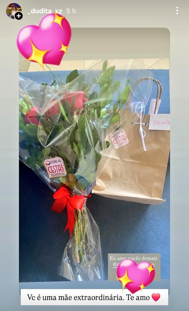 DuddsSouza's tweet photo. @lalisgamerkawai Minha amiga se acabou de chorar dps de nos juntarmos p comprar flores e chocolates e mandar entregar na casa dela como uma lembrança de dia das mães ❤️ https://t.co/7LTPyXhi9j