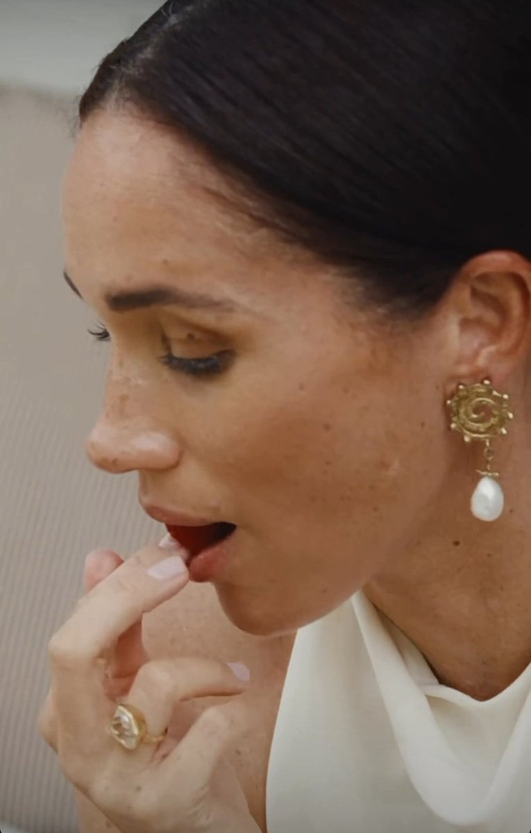 Royal Thoughts - Parody and Commentary tweet media