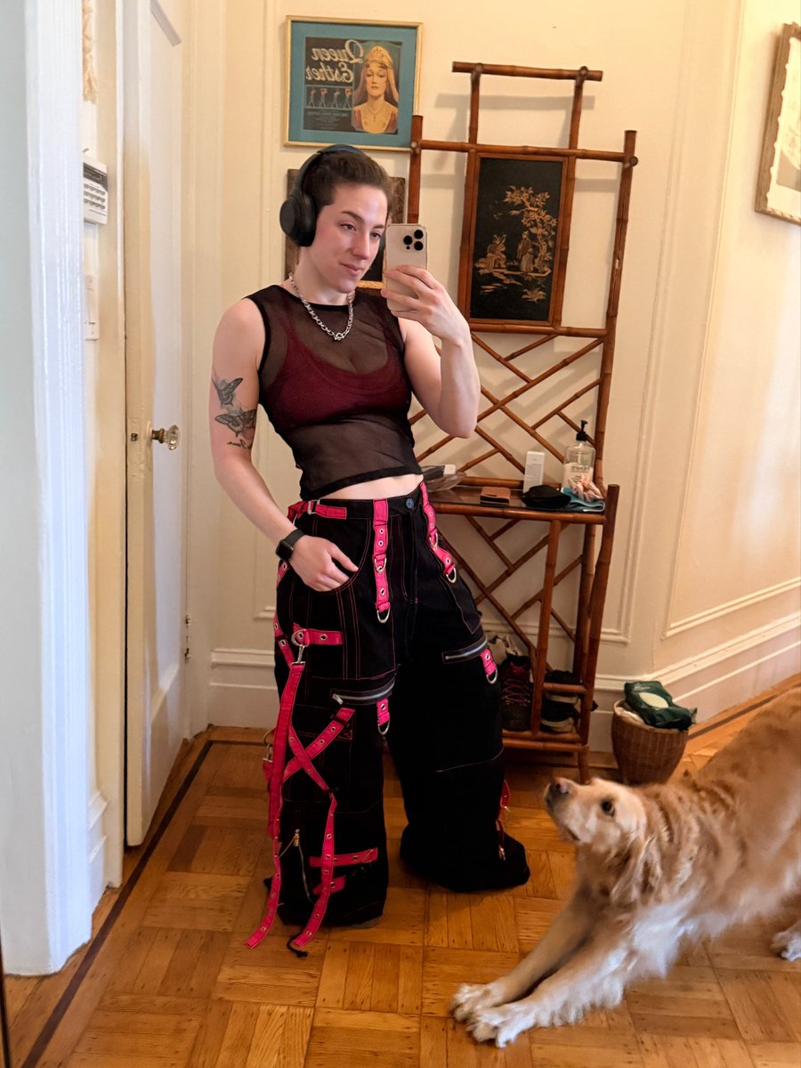 MissIrisEisen's tweet photo. New EDC fit! See you soon Las Vegas 🖤🩷⛓️ https://t.co/nNhZfOCI17