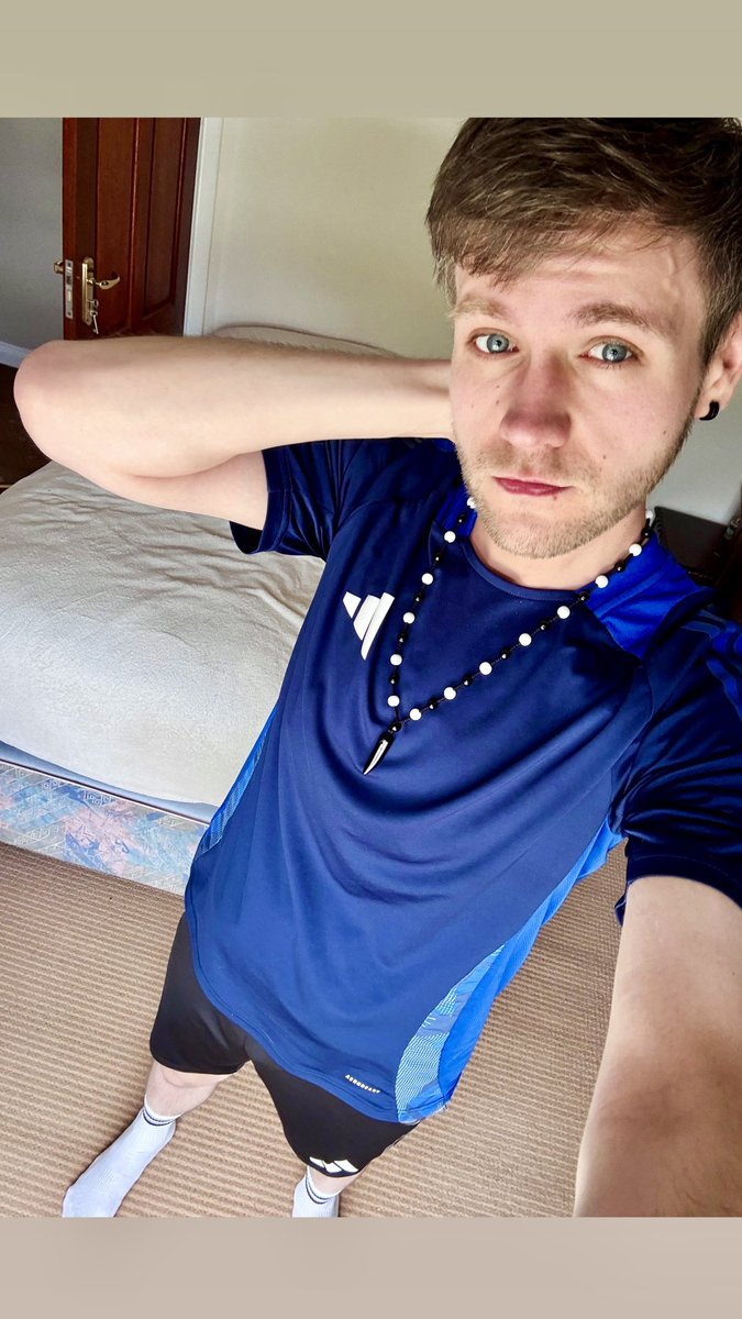 DanielHyla1's tweet photo. Finally some sunshine ☀️ Who wants to come kick the ⚽️ around? 😁😈 #gay #soccer #sportswear #sportskits #sunshine https://t.co/b0ZSCEisMS