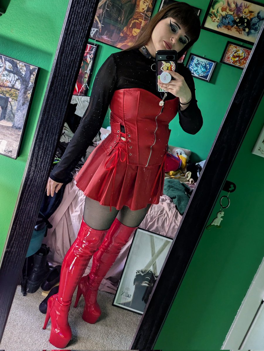 Madamredrum's tweet photo. Um, hey 🫦 #domme #prettyinred #pleasers #pleaserheels #pleasershoes #shoefetish #heelkink #gothy #gothdomme #steponme #nylons #pantyhose https://t.co/QL4sbU1FwT