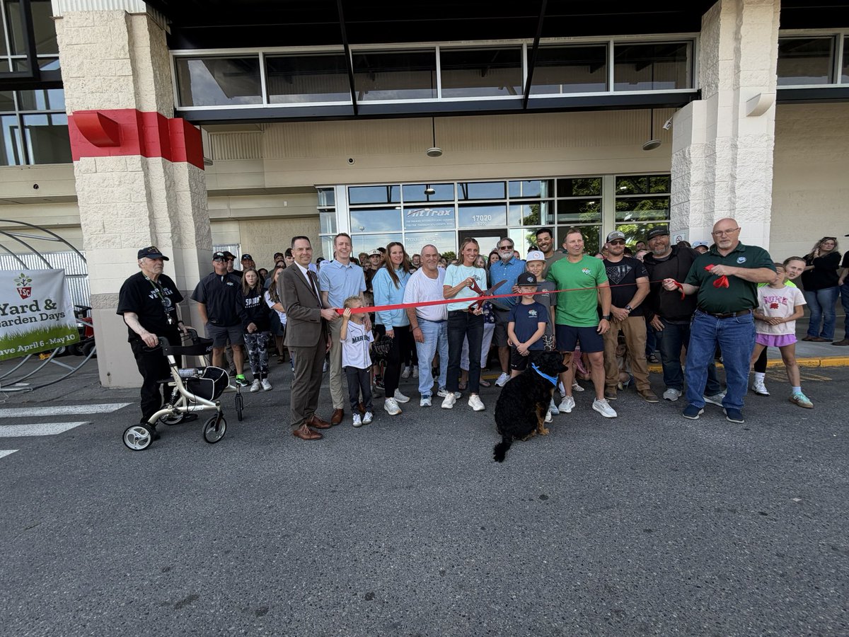 Jon_Nehring's tweet photo. Congratulations to Danna and Tripp Gibson on the Grand Opening of D-BAT Smokey Point! Appreciate all that you have done to make this a reality for the community. https://t.co/UqPg9mKF2P