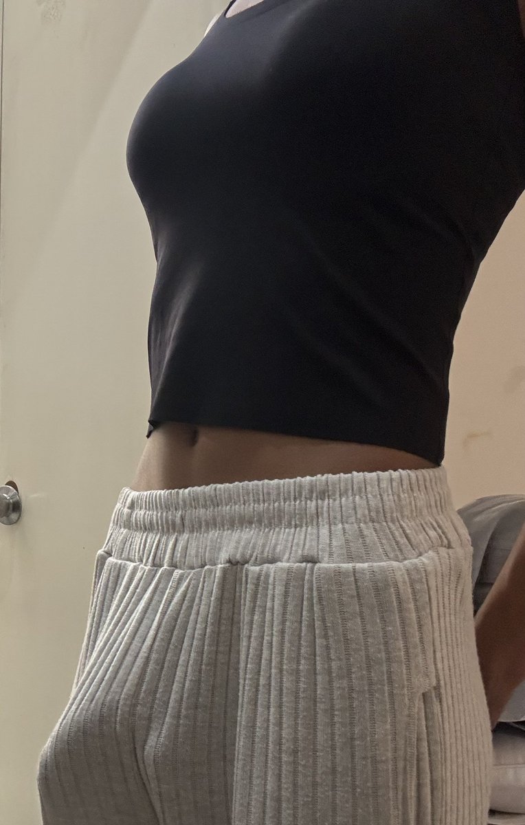 whor4le's tweet photo. coba workout buat glutes aku yg mungil ini 🙏🏻

#cder #shemale #femboy
@Travel4TG @TransXworld @LollipopGirls__ https://t.co/3UzTBR3bCM