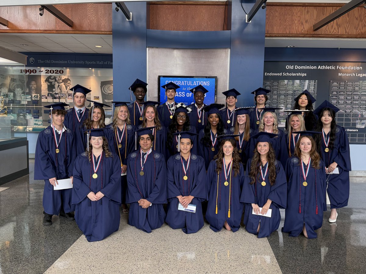 KempsAcademy's tweet photo. π Congrats to our 25 KHS EBA Class of 2026 students who graduated from TCC today with their Associate of Science in Business Administration β our largest cohort ever! β€οΈπ #EBAProud https://t.co/TWNk5ZHy3y