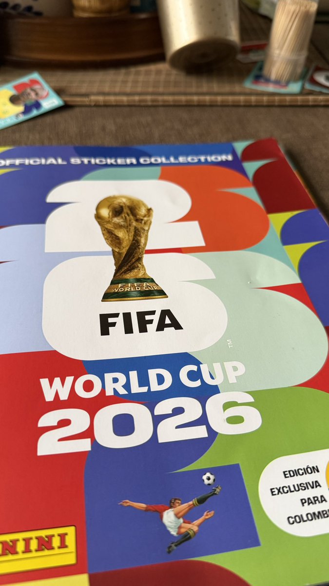 Termine comprando esta cosa a pesar que no juego futbol, pero si me gusta coleccionar.