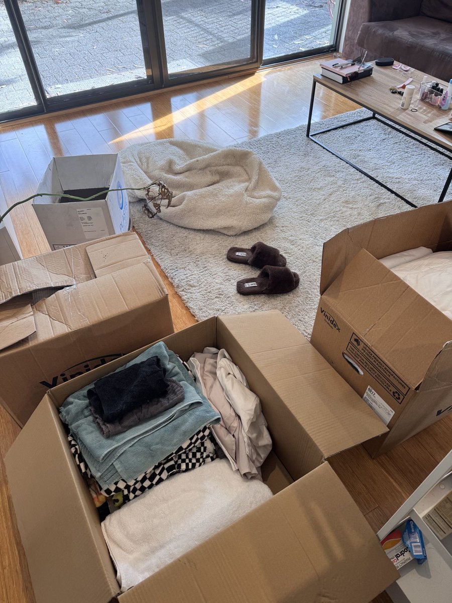 ChargeNDana1's tweet photo. Officially moving in with @dr_lululemon. https://t.co/rEYFIp9rgE