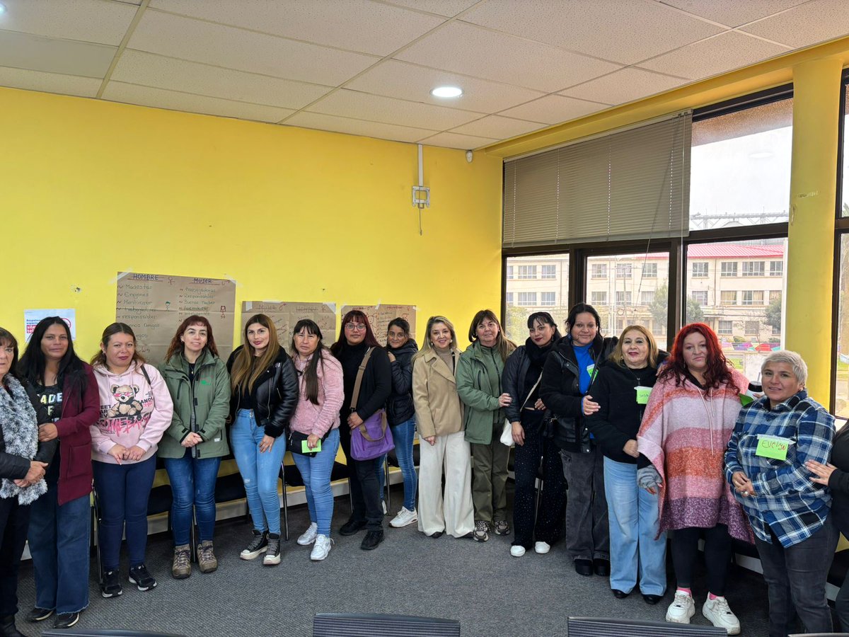 conaf_valpa's tweet photo. 📍#SanAntonio|En el taller Eco-Lógicas de @PRODEMU, 15 trabajadoras de nuestro Programa de Emergencia de Empleo se están capacitando en derechos medioambientales y herramientas para la sostenibilidad de la vida y las comunidades ➡️Actividad coordinada por nuestra Unidad de Género https://t.co/17JuyWyxje