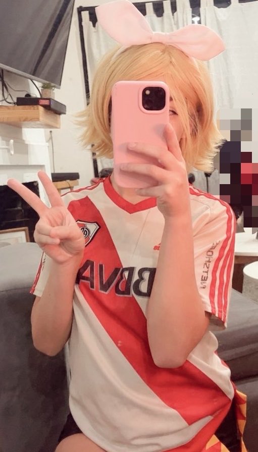 Len tweet media