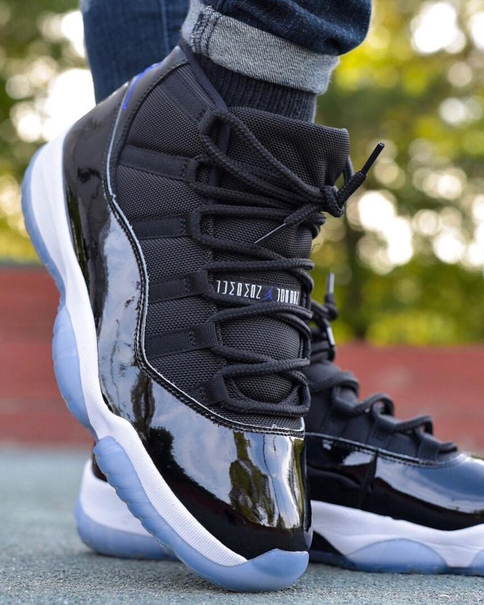 JustFreshKicks tweet media
