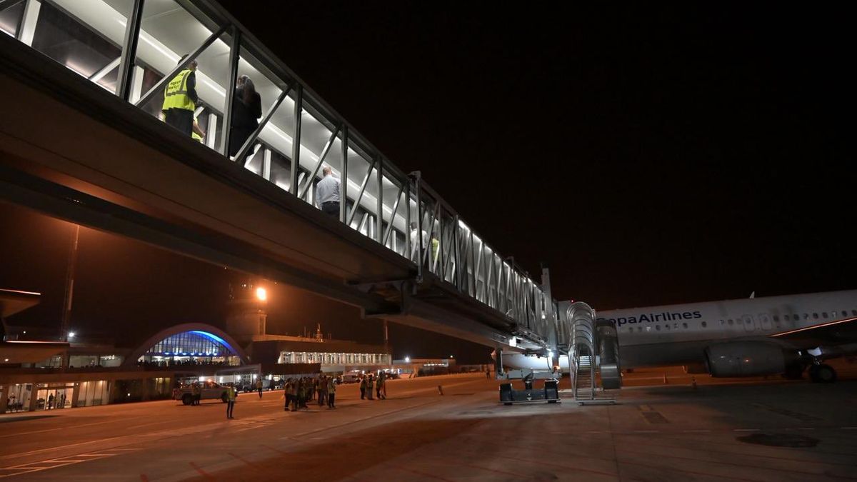 UNOentrerios's tweet photo. EL PAÍS | Sexo en pleno vuelo a Rosario: quiénes son los acusados y qué consecuencias pueden sufrir https://t.co/UHMPT74j9s https://t.co/e3SHf5z9Ms