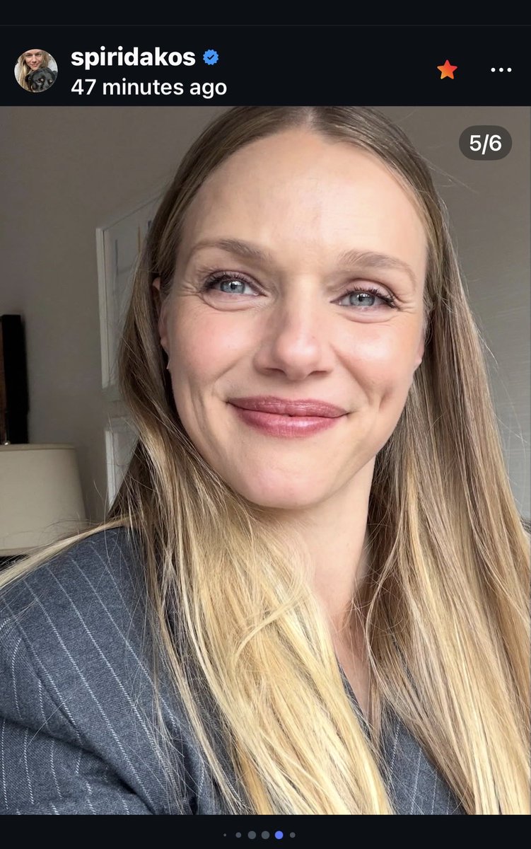 Dutchie0325's tweet photo. Look at our Sunshine Queen all glammed up and  presenting her new show at the #upfront https://t.co/CdulyZE2yP