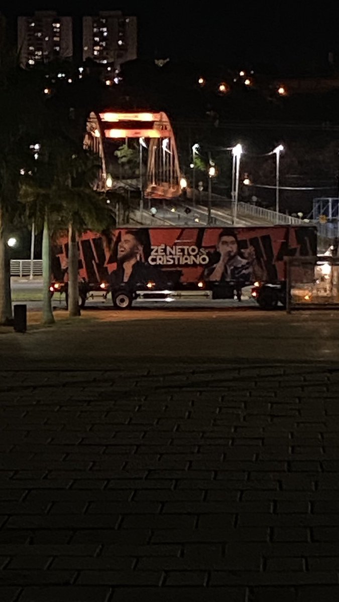 o ze neto e o cristiano vieram na represa fumar comigo e com o <a href="/Inergumenoboy/">Nick Jonas🦅</a>
