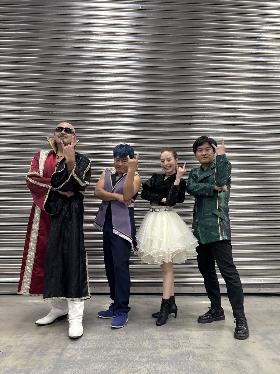 kazusou_oda's tweet photo. 台湾のバックステージエリアショット。
時間の都合で共演者皆さん全員と撮れなかったのですが、今手元にあるものだけでも・・・。
仲村宗悟さん、平野綾さん、CHiCO(with HoneyWorks)さんと。
ありがとうございました!
#仲村宗悟
#平野綾
#CHiCO
#JoStars
#アニサマ
#anisama https://t.co/XjqvBsp82M