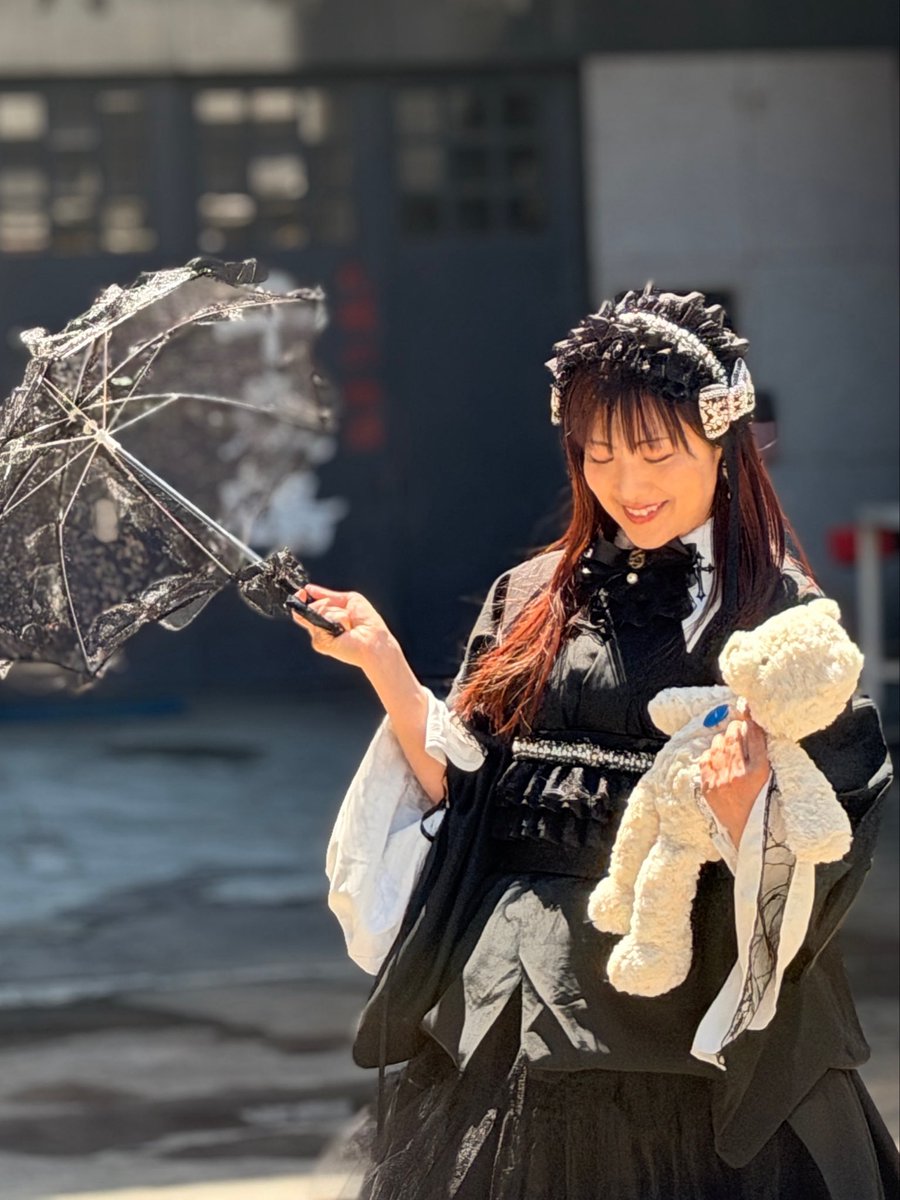 uchudo_morico's tweet photo. 喪服の着物を使って
ゴスロリ和ドール

アクセサリー類も
自給自足しました

#和ドール #wadoll #ステージ衣装 #ロリータ #ゴスロリ https://t.co/0VGut57Obe