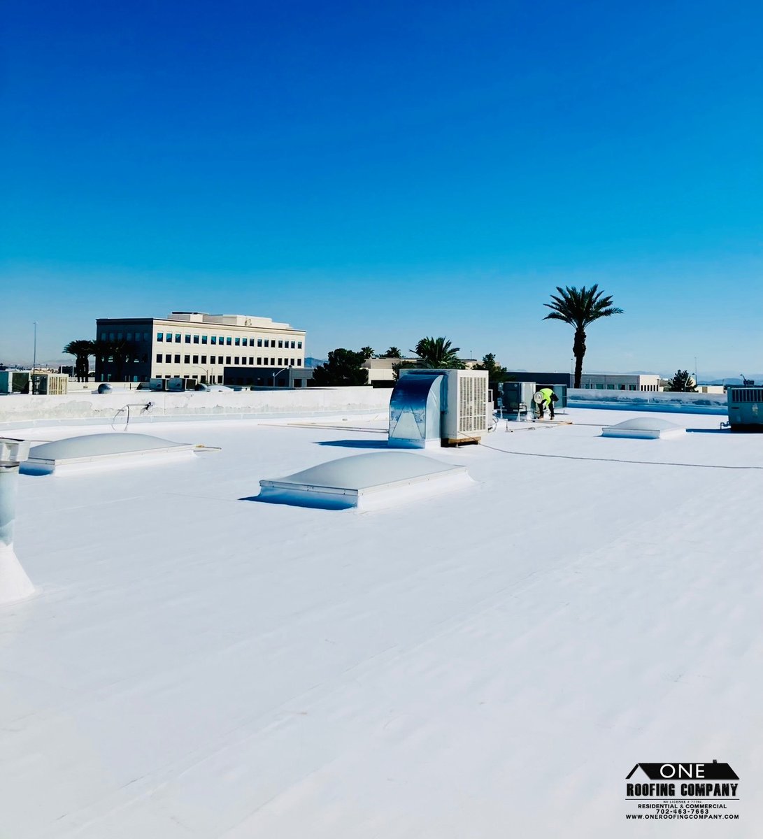 OneRoofingCo's tweet photo. Completed this commercial roofing upgrade using a new GAF 60 Mil TPO roofing system ✔️

Proud GAF Commercial Master Roofing Contractor.

#LasVegas #CommercialRoofing #TPORoofing https://t.co/sEHpItIOjp