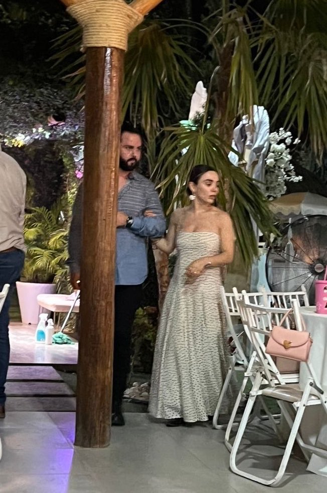 sraculishi's tweet photo. Ahora que ya se separó y está en trámites de divorcio ya se andan exhibiendo y la directora de jóvenes construyendo el futuro, viene a decir que ella no sabía que él estaba casado https://t.co/kGbAyABSXn