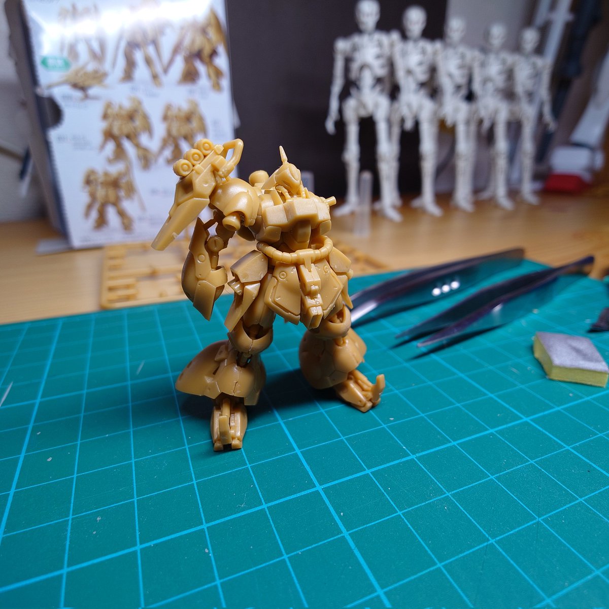 Zonamoshi8's tweet photo. アーティファクトヤクトドーガクエ好き
マジで細い！ホーザンピンセット買って正解や！てか老眼でも大変やけど細いのは、拡大鏡ないと見えない！
作ってる人凄いな〜 https://t.co/6JBZ84h3UV
