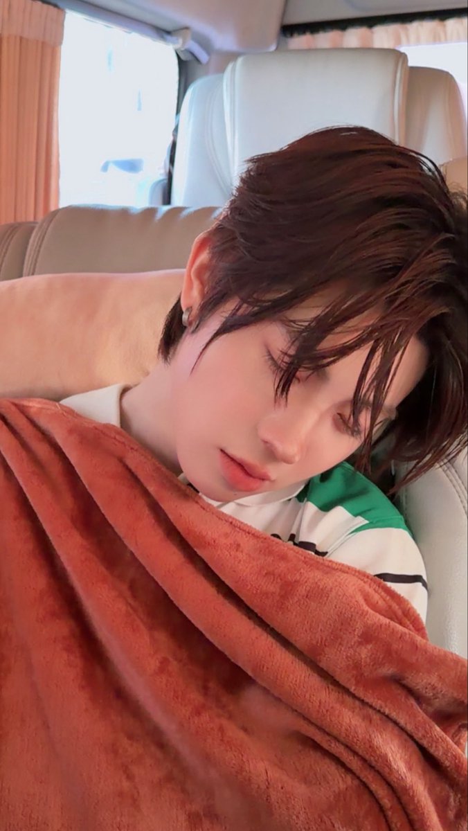 𝙢𝙤𝙤𝙣 ۶ৎ tweet media