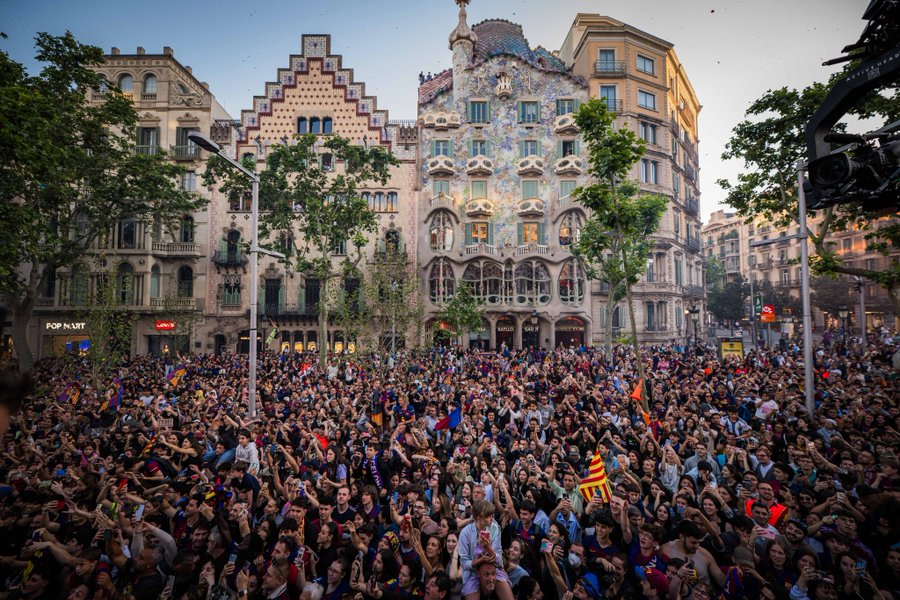 RsiMaster's tweet photo. Celebrating winning the Champions League in the beautiful city of Barcelona. https://t.co/4L4XiltNjl