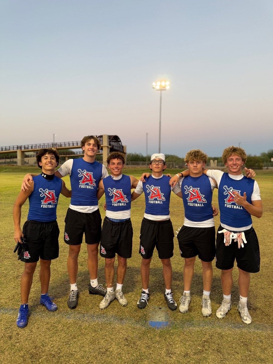 GreysonStauff43's tweet photo. I had a great time competing and practicing with my teammates at our varsity showcase. I got to meet some great coaches and I’m looking forward to the great things that will happen this upcoming season. @TitanFootballAZ @Coach_Pasquel @coach_hudnutt @rudycar12 @Swoll_2_ @Coach_HunterH @Max_Race @GregBiggins @BrandonHuffman @BlairAngulo