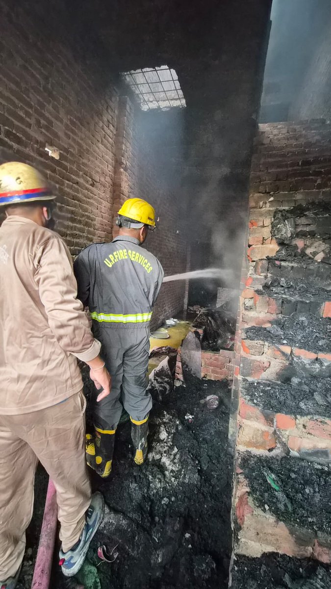 meerutfire's tweet photo. рджрд┐рдирд╛рдВрдХ 12.05.26 рдХреЛ рд╕рдордп 5рдГ7 рдмрдЬреЗ рдерд╛рдирд╛ рд▓рд┐рд╕рд╛рдбрд╝реА рдЧреЗрдЯ,рдХреНрд╖реЗрддреНрд░рд╛рдиреНрддрд░реНрдЧрдд рдПрдХ рдЧреЛрджрд╛рдо рдореЗрдВ рдЖрдЧ рд▓рдЧрдиреЗ рдХреА рд╕реВрдЪрдирд╛ рдкреНрд░рд╛рдкреНрдд рд╣реБрдИредрд╕реВрдЪрдирд╛ рдкрд░ рдлрд╛рдпрд░ рд╕рд░реНрд╡рд┐рд╕ рдпреВрдирд┐рдЯ рджреНрд╡рд╛рд░рд╛ рддрддреНрдХрд╛рд▓ рдореМрдХреЗ рдкрд░ рдкрд╣реБрдБрдЪрдХрд░ рдЖрдЧ рдХреЛ рдкреВрд░реНрдг рд░реВрдк рд╕реЗ рдмреБрдЭрд╛ рджрд┐рдпрд╛ рдЧрдпрд╛редрдШрдЯрдирд╛ рдореЗрдВ рдХрд┐рд╕реА рдкреНрд░рдХрд╛рд░ рдХреА рдЬрдирд╣рд╛рдирд┐ рдирд╣реАрдВ рд╣реБрдИред #Meerut #FireService #UPFireService https://t.co/pSWJKWQa76