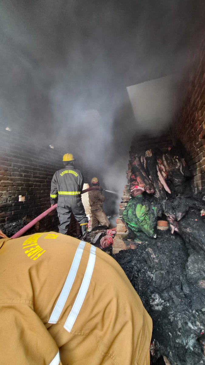 meerutfire's tweet photo. рджрд┐рдирд╛рдВрдХ 12.05.26 рдХреЛ рд╕рдордп 5рдГ7 рдмрдЬреЗ рдерд╛рдирд╛ рд▓рд┐рд╕рд╛рдбрд╝реА рдЧреЗрдЯ,рдХреНрд╖реЗрддреНрд░рд╛рдиреНрддрд░реНрдЧрдд рдПрдХ рдЧреЛрджрд╛рдо рдореЗрдВ рдЖрдЧ рд▓рдЧрдиреЗ рдХреА рд╕реВрдЪрдирд╛ рдкреНрд░рд╛рдкреНрдд рд╣реБрдИредрд╕реВрдЪрдирд╛ рдкрд░ рдлрд╛рдпрд░ рд╕рд░реНрд╡рд┐рд╕ рдпреВрдирд┐рдЯ рджреНрд╡рд╛рд░рд╛ рддрддреНрдХрд╛рд▓ рдореМрдХреЗ рдкрд░ рдкрд╣реБрдБрдЪрдХрд░ рдЖрдЧ рдХреЛ рдкреВрд░реНрдг рд░реВрдк рд╕реЗ рдмреБрдЭрд╛ рджрд┐рдпрд╛ рдЧрдпрд╛редрдШрдЯрдирд╛ рдореЗрдВ рдХрд┐рд╕реА рдкреНрд░рдХрд╛рд░ рдХреА рдЬрдирд╣рд╛рдирд┐ рдирд╣реАрдВ рд╣реБрдИред #Meerut #FireService #UPFireService https://t.co/pSWJKWQa76
