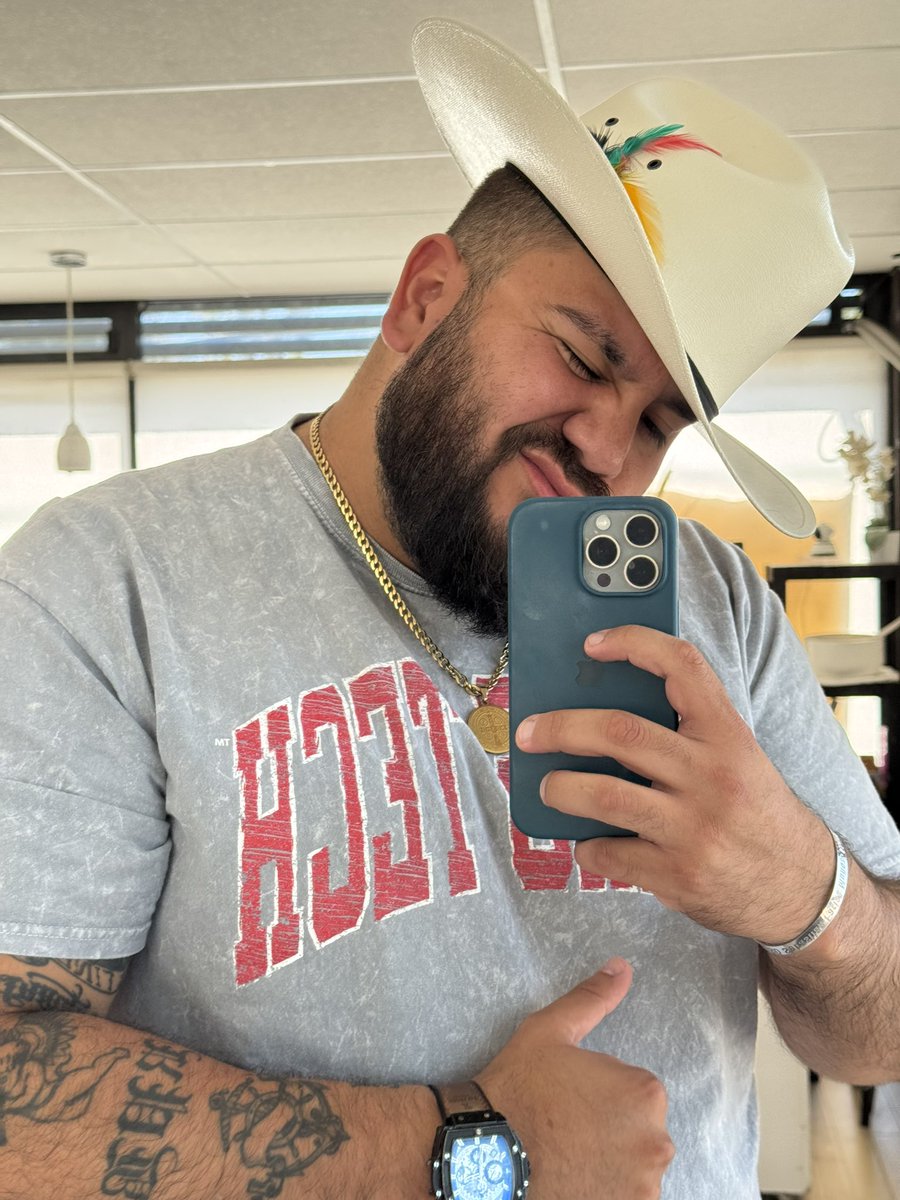 oso Farías tweet media