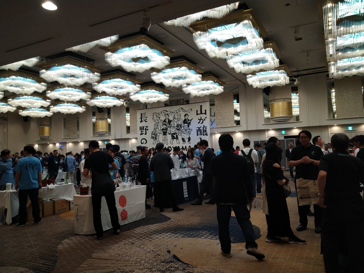 リカラボ tweet media