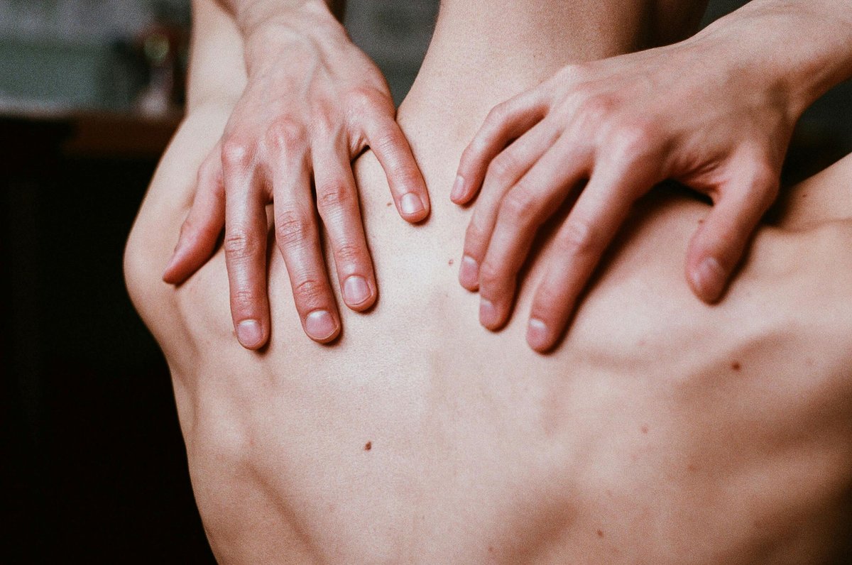 uchile's tweet photo. Hoy, 12 de mayo, es el Día Mundial de la Fibromialgia: especialistas U. de Chile llaman a visibilizar el dolor crónico y ahondan en el desafío de diagnosticar una enfermedad invisible cuyo dolor "no se ve" https://t.co/DxlbRyNf5v https://t.co/BVUbKdGqEd