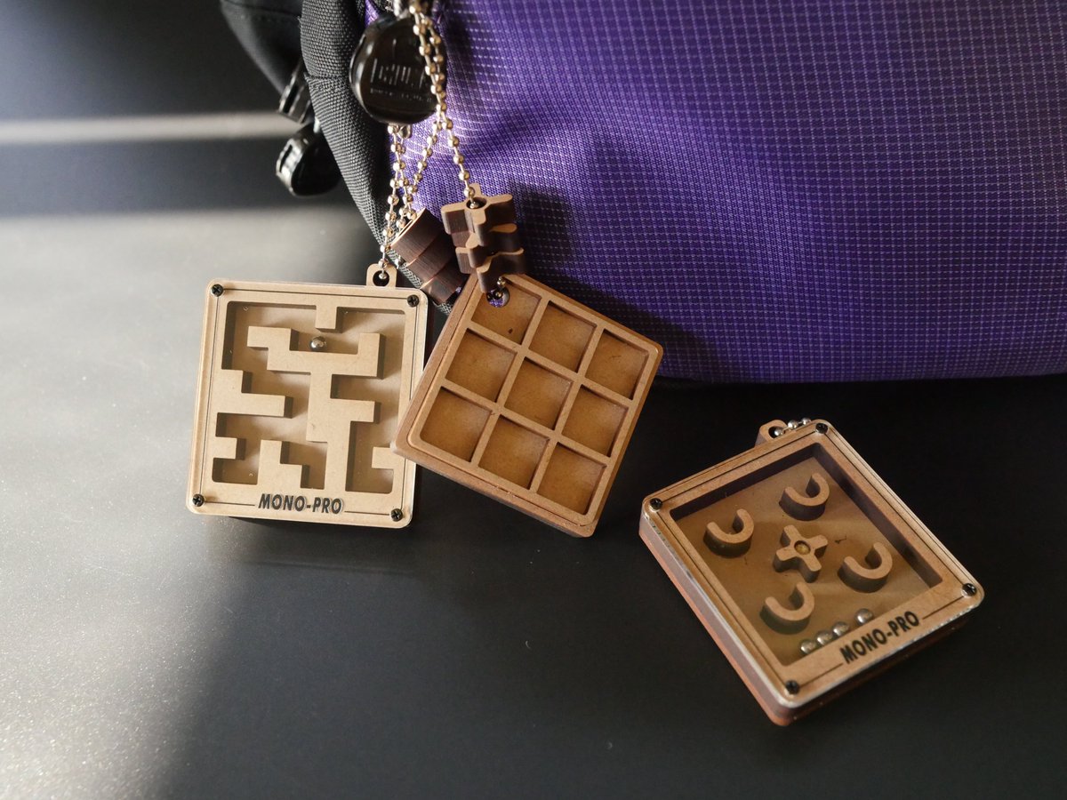 mono_pro_'s tweet photo. ＜商品紹介＞

ポケットゲームキーホルダー

ポケットサイズのゲームキーホルダーです。
▶迷路ゲーム
▶玉入れゲーム
▶〇×ゲーム

デザインフェスタで販売予定です。

#デザフェス　#デザフェス63　#H-71ブースにて出展 https://t.co/3VDZihWEY9