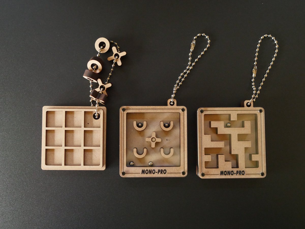 mono_pro_'s tweet photo. ＜商品紹介＞

ポケットゲームキーホルダー

ポケットサイズのゲームキーホルダーです。
▶迷路ゲーム
▶玉入れゲーム
▶〇×ゲーム

デザインフェスタで販売予定です。

#デザフェス　#デザフェス63　#H-71ブースにて出展 https://t.co/3VDZihWEY9