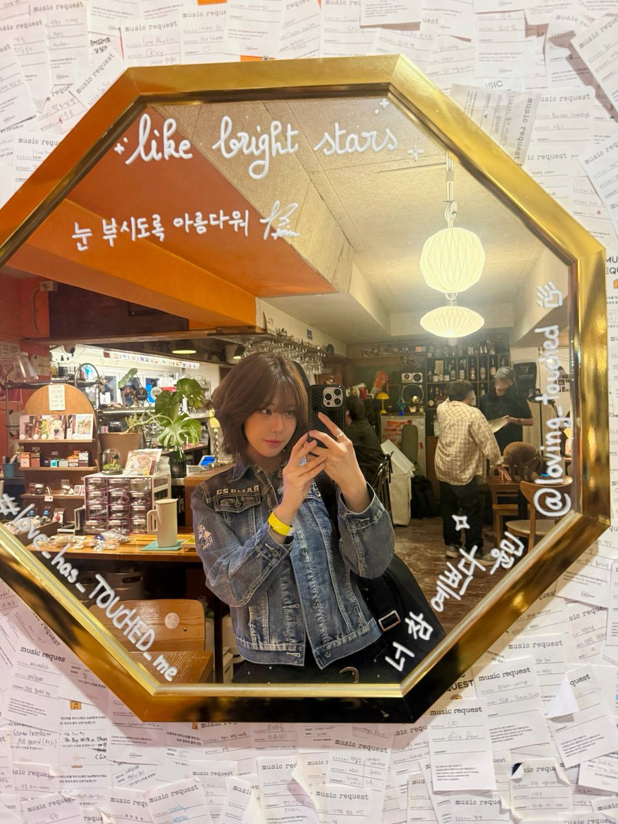 yuka_maofficial's tweet photo. 공연 끝! 홍대 데뷔 성공 ㅎㅎ
#유카 #YUKA
#오픈마이크 #Open_Mic https://t.co/VwSxlf5hkU