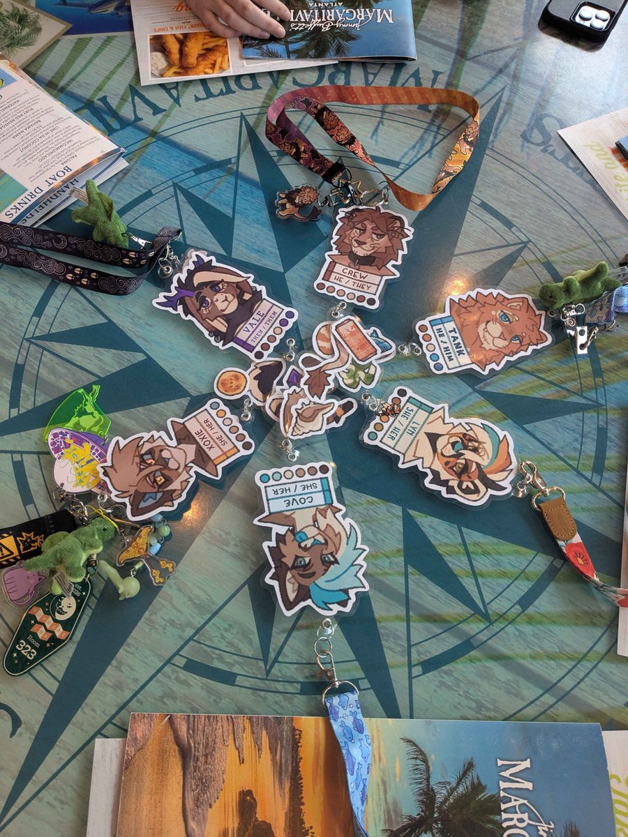 shieldtank's tweet photo. First ever con was SUPER fun thanks to some awesome buddays :]

Thank you guys for an awesome trip and an awesome birthday 💙🧡 https://t.co/qS9U74E24f