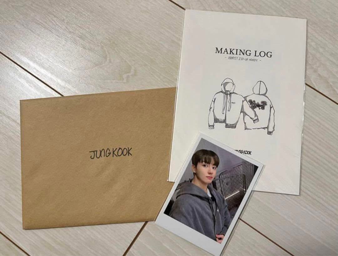 somyingbua's tweet photo. พร้อมส่ง 

เสื้อฮู้ด BTS Jungkook Amist Zip-Up 
สีขาว
ไซส์ XL
ใหม่ไม่เคยเกะออกมา 

ขอดูเพิ่มเติมได้ค่ะ

ราคา3500 รวมส่ง/นัดรับได้ กทม คะ

ลดได้นิดหน่อย

#ตลาดนัดบังทัน #ตลาดนัดรถไฟบังทัน #ปล่อยของสะสมบังทัน https://t.co/Ao52WJaHVl