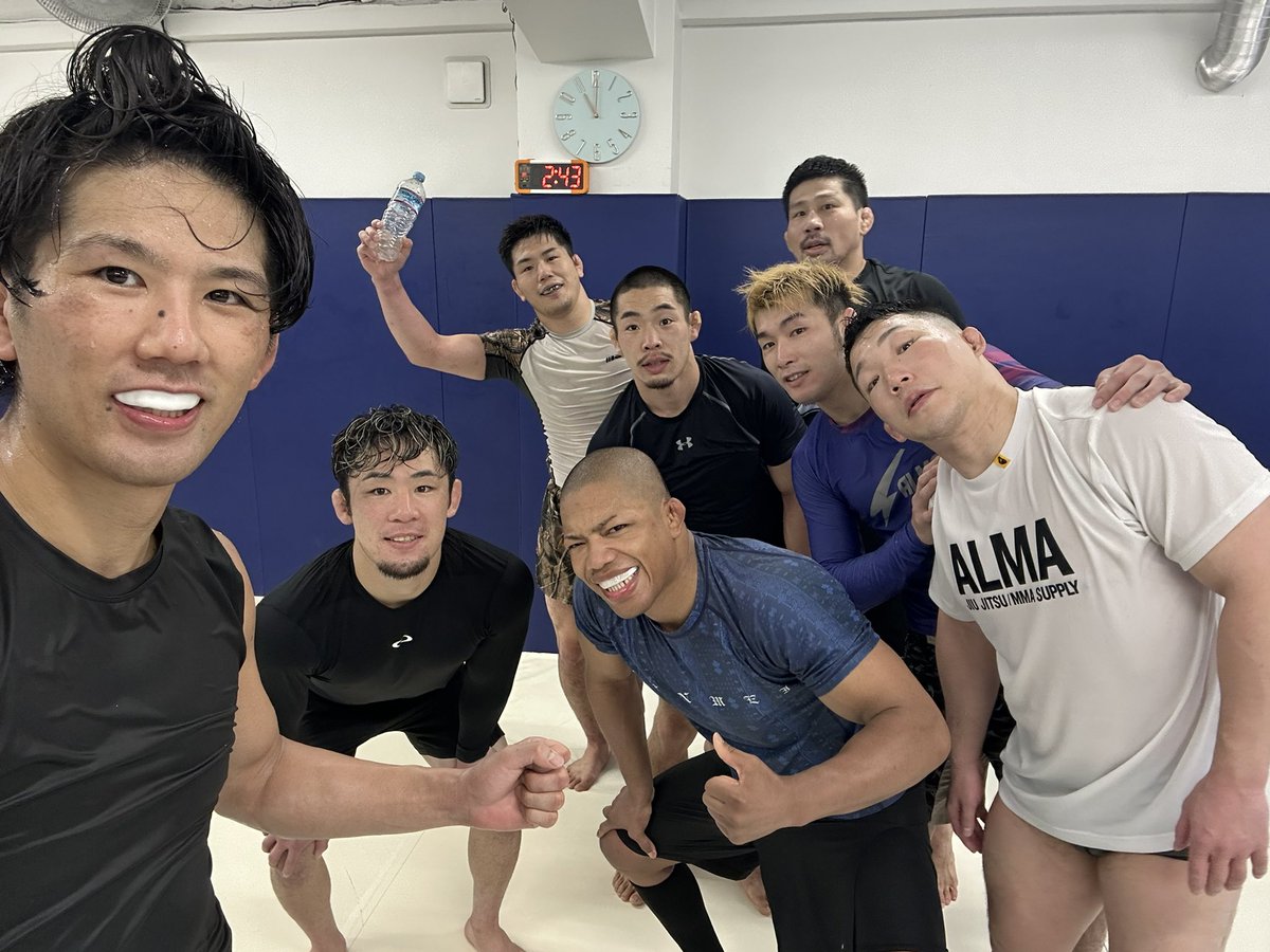 ktanakamura's tweet photo. 火曜日やるっきゃない！
ケンシロウ選手参戦！
村山さんも武者もいました
むしゃ名前かっこよすぎるって
和術慧舟會もかっこいい… https://t.co/vs0Hmn6a2s