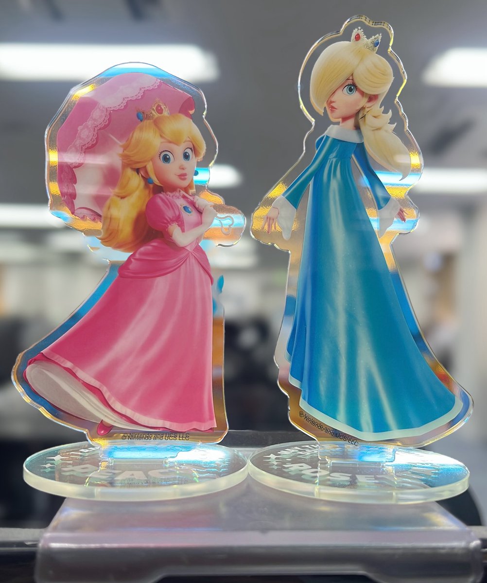 PCの上に飾ってるよ🍄🌟