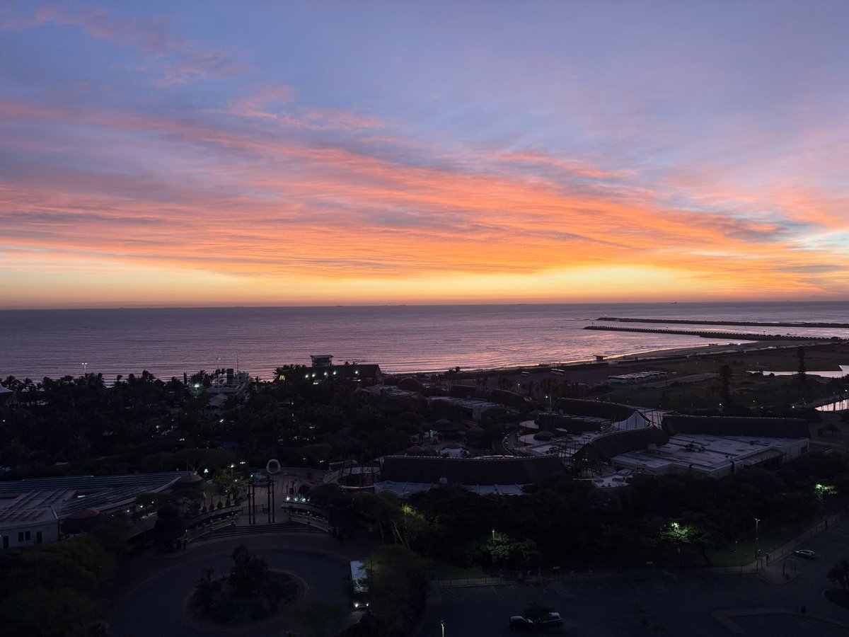 friedalloyd's tweet photo. Durban sunrise. It’s Indaba time. #africatravelindaba https://t.co/TsurkoNbNE