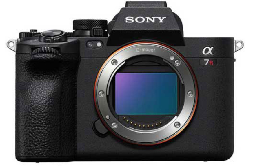 miyas5000's tweet photo. α7R VI、明日、正式発表か？
おそらく、浮気調査目的の探偵機材としてもかなり使えるスペックになりそうだ。

最近のソニーは本当に凄い。
α7 Vからα7R VIの流れは、まさにソニー祭りと言えるラインナップ。

６７００万画素、積層系センサー（部分積層？）、30fps、プリキャプチャ、8K、強化AI AF..

これは単なる「綺麗に撮れるカメラ」ではなく、浮気調査の現場でも実戦投入できる可能性を感じるカメラだ。

探偵目線で一番刺さるのは、やはり高画素によるトリミング耐性。
遠距離から無理に寄れない状況でも、あとから必要部分を切り出せる余力がある。
この“後処理で証拠性を補強できる余白”は、実務ではかなり大きい。

そこまで暗所にこだわらなければ、かなり使える場面が出てくるはず。

さらに、プリキャプチャが本当に入るなら、決定的瞬間の前から記録できる。
「撮ったつもりが一瞬遅かった」を減らせるのは、調査機材としてかなり強い。

α1 IIを超えるか？と言えば、総合力ではおそらくα1 IIが上。
読み出し速度、電子シャッター耐性、連写持続、ブラックアウトフリー性能は、やはりフラッグシップの領域。

ただし、証拠撮影・トリミング前提の実務カメラとして見るなら、α7R VIは、かなり使えそうだ

スポーツカメラではなく「情報密度で制圧するカメラ」。
探偵目線で見るα7R VIは、かなり面白い。