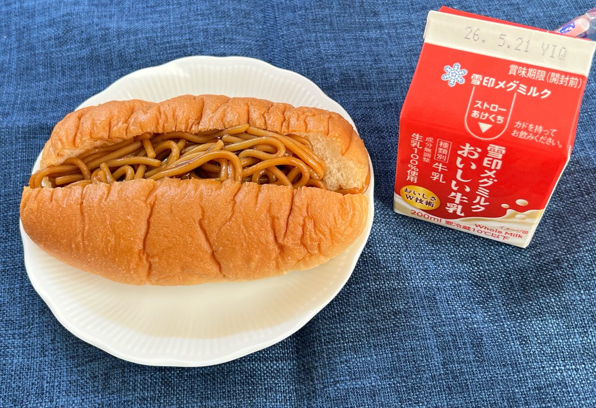 本日の当直明けメシは、セブンイレブンの激辛ソース焼きそばパン💕 味
