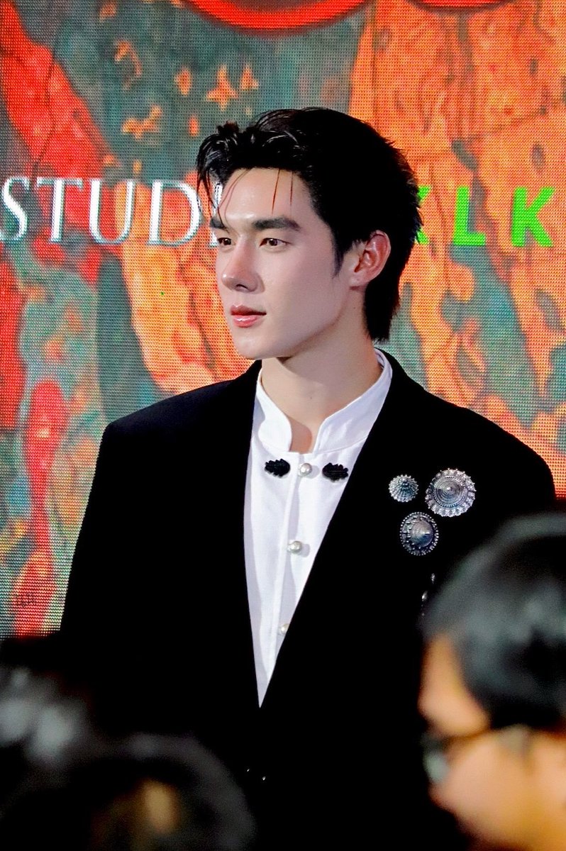 หล่อแบบถือศีลแปด 
#สาปเมืองGalaPremiere #สาปเมือง

#TeeBoonyakait <a href="/Tee_wongsajaem/">Tee</a>